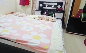 Nivedita Hotel ! Varanasi Near Kashi Vishwanath Temple, And Ganga Ghat, Fully Air-Conditioned Hotel With Special Coffee Shop & Parking Availability